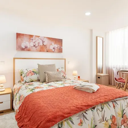 Apartment Avenida 1,2 E 3 *